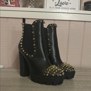Cape Robbin Black and Gold Platform Heeled Boots